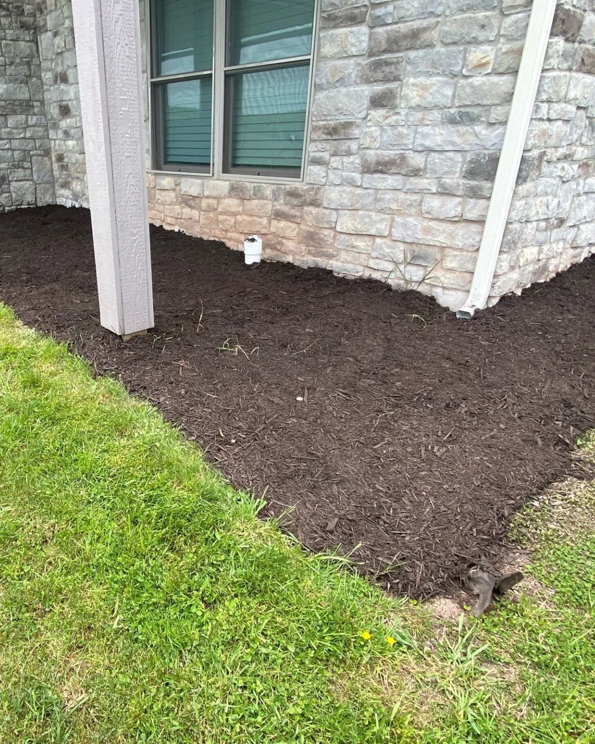 Fresh mulch installed along the home’s foundation