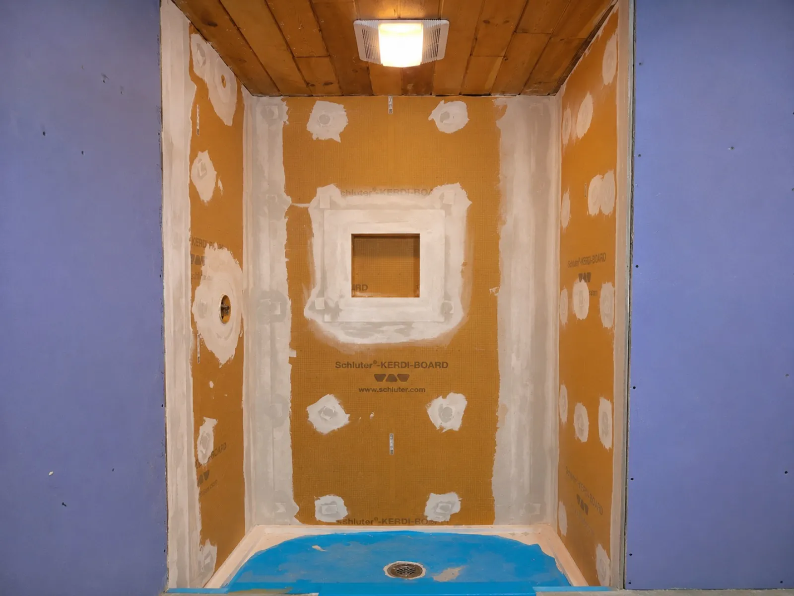 Tub alcove prepared with waterproofing membrane